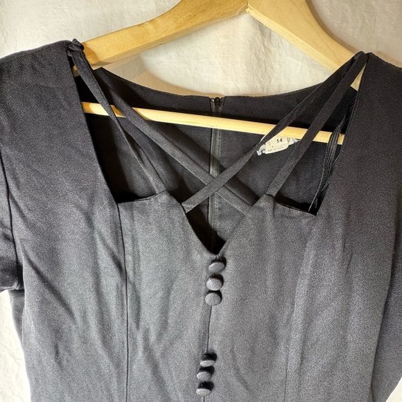 VNTG CrissCross Neckline MIDI Black Shoulder Pad Dress Size Small - Picture 3 of 10